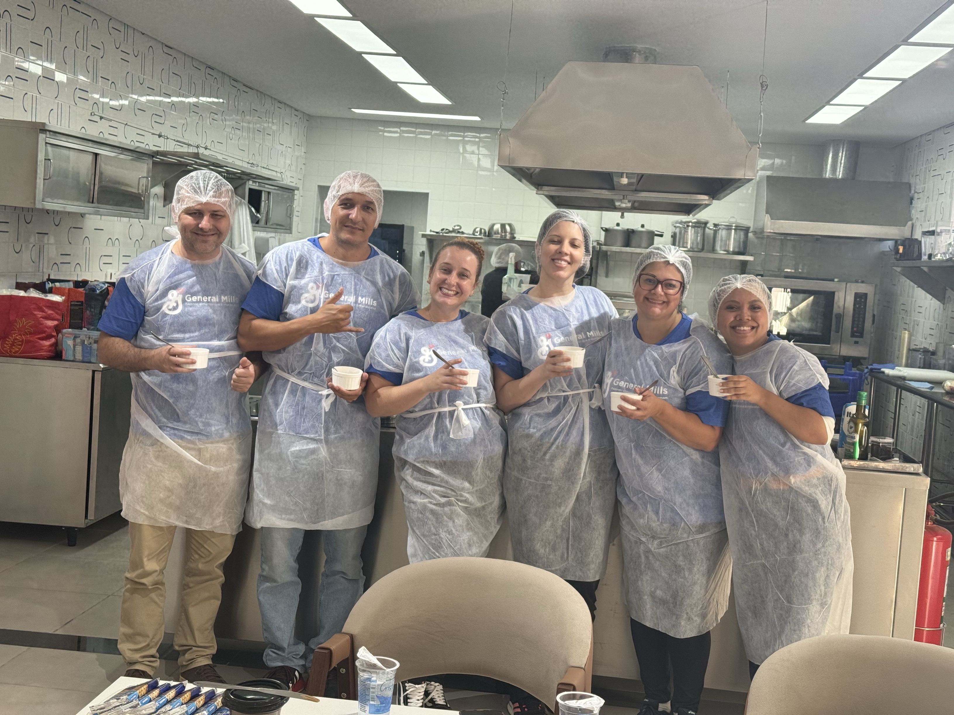 Employees volunteering from a General Mills Brazil office