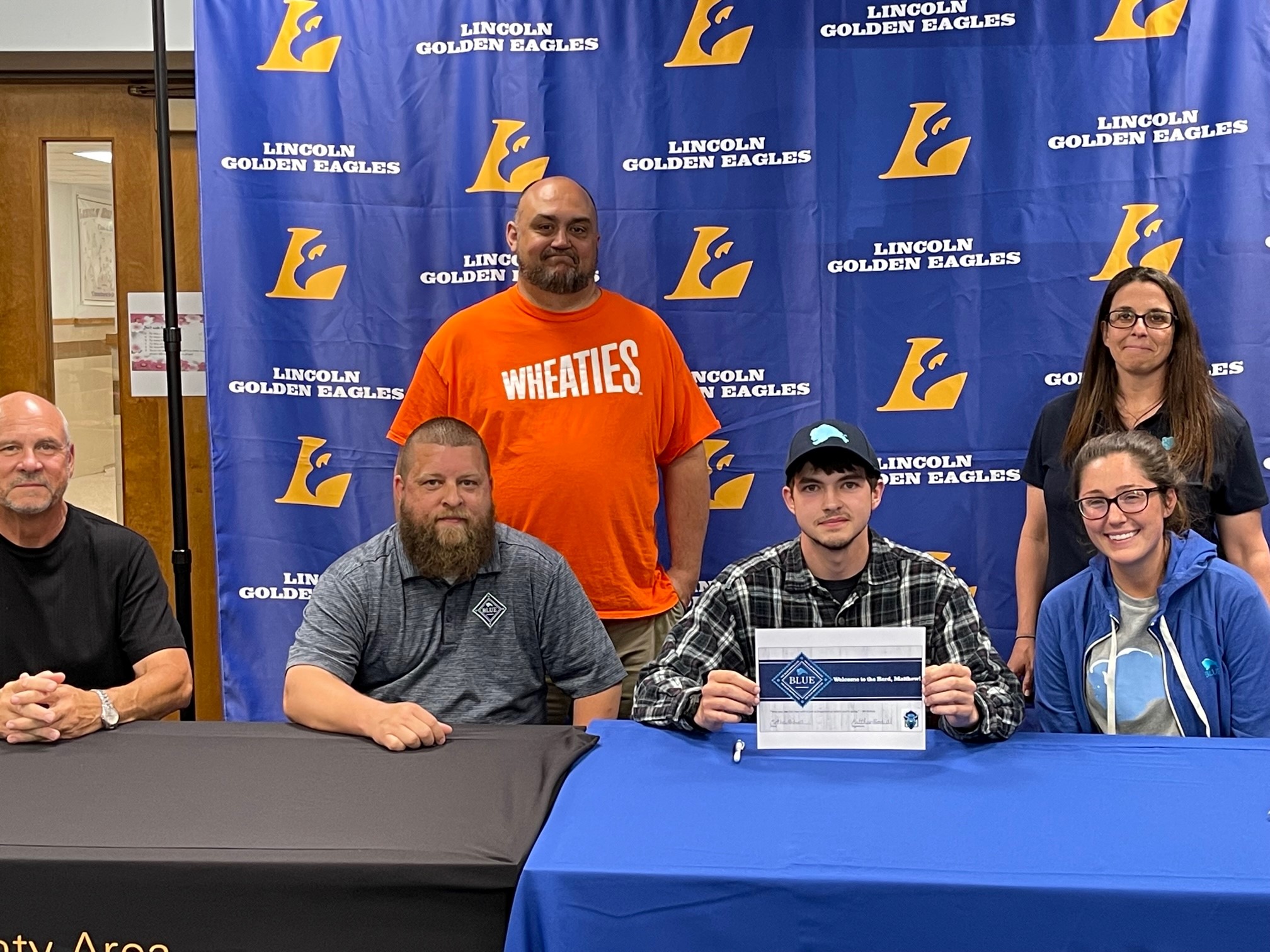 Blue Buffalo student signing at Lincoln